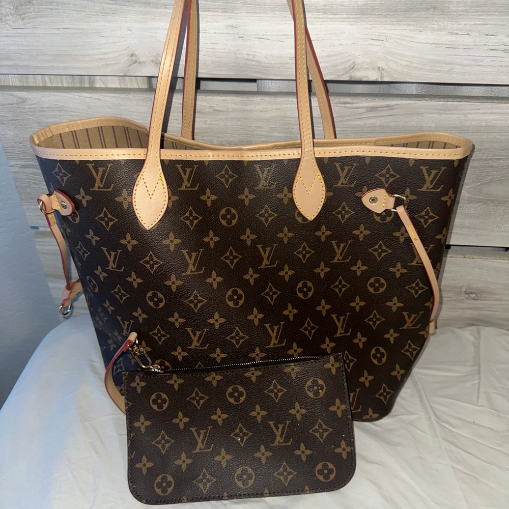 SOLD‼️Louis Vuitton Classic Monogram Tote with Pouch